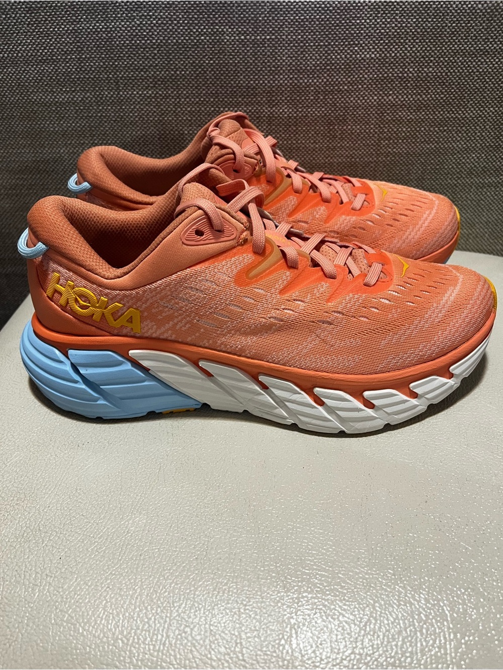 Hoka One One Gaviota 4 Coral/peach Running Shoe Women’s Size 8B - Picture 3 of 9